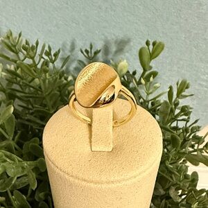 Elegant Gold plated over Brass Size 6-9 Women's Classic statement Ring